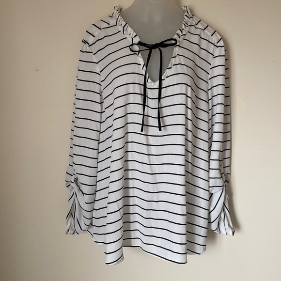 Women’s blouse new no tags size XL.  #5 - Picture 1 of 8